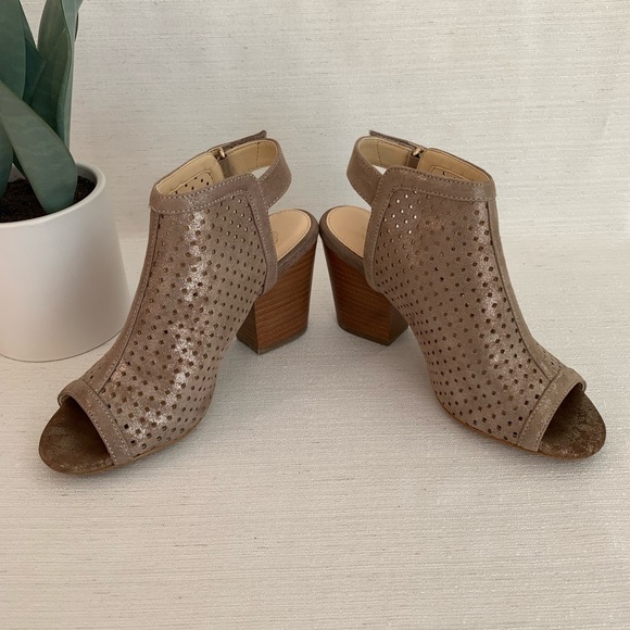 Isola Lora Anthracite Taupe Foil Suede Peep Toe Heeled Sandals Woman’s 5.5M - Picture 9 of 12